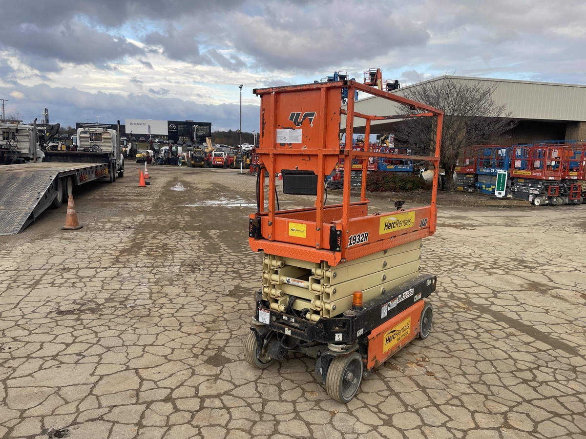 2018 JLG 1932R-4