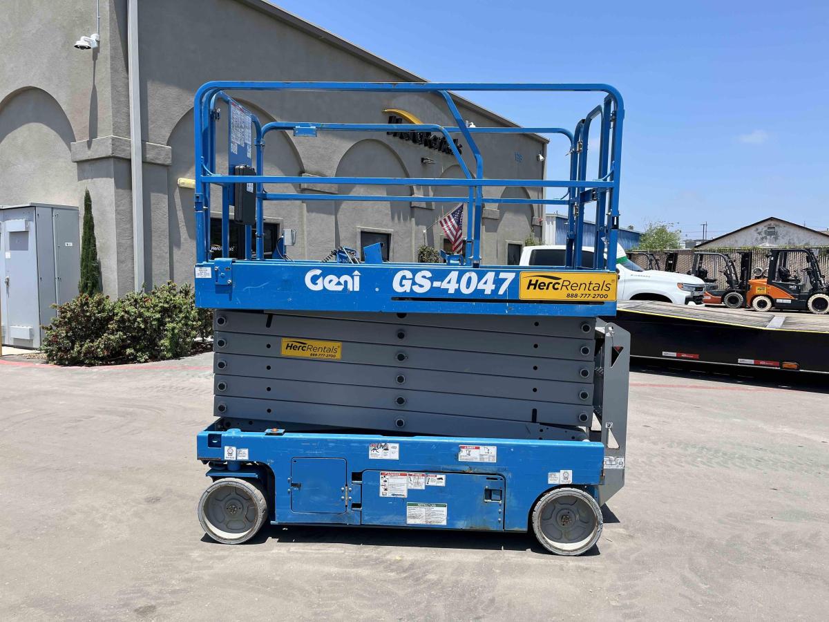 2017 Genie GS-4047