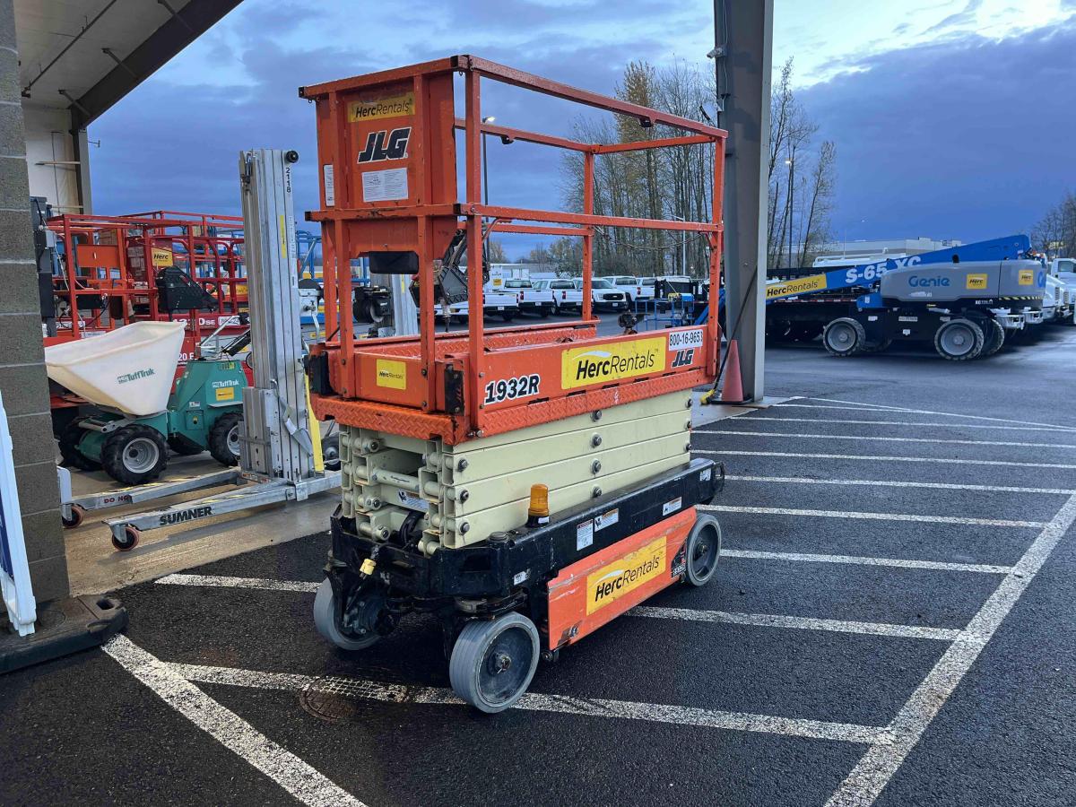 2017 JLG 1932R