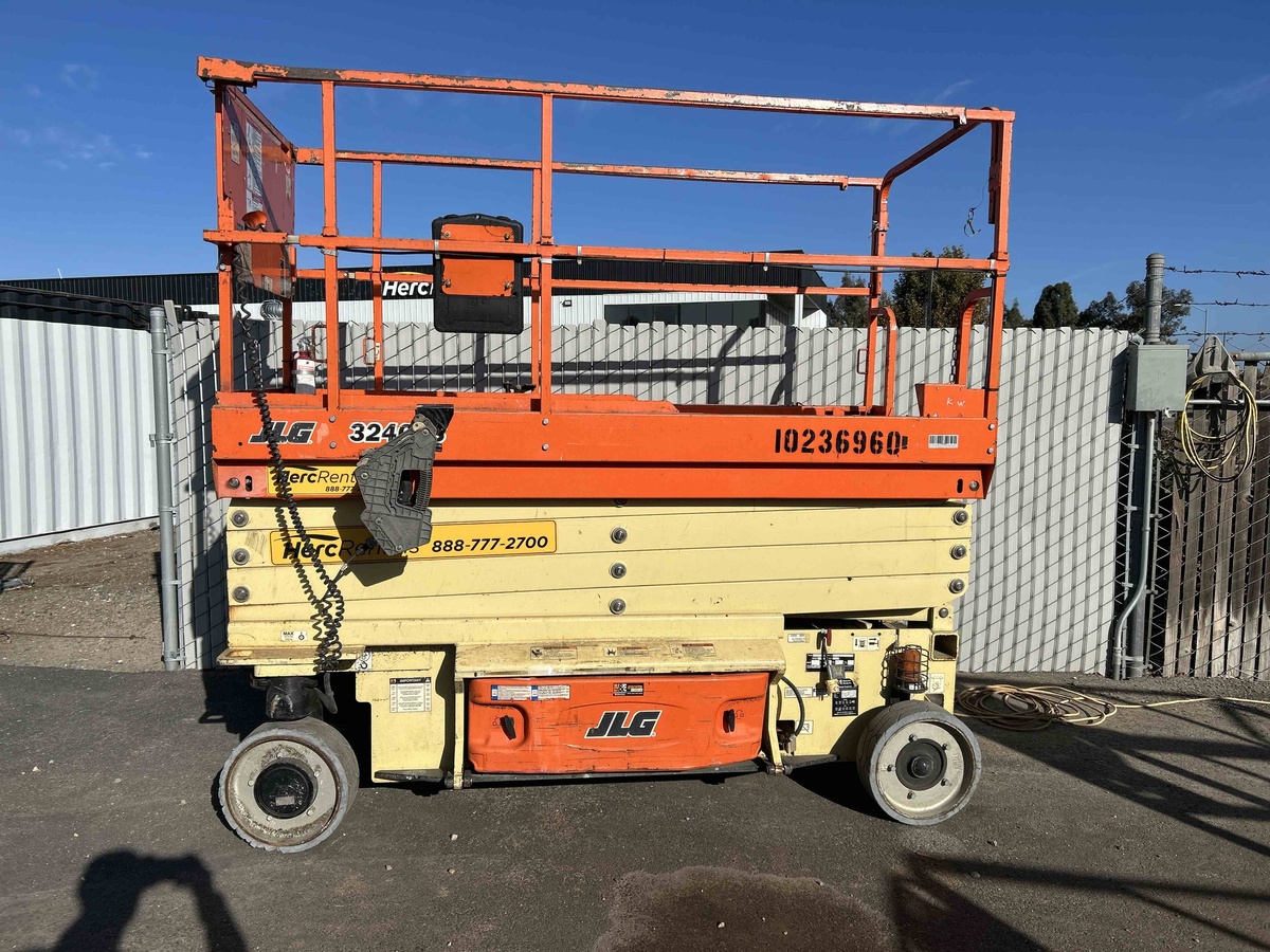 2018 JLG 3246ES
