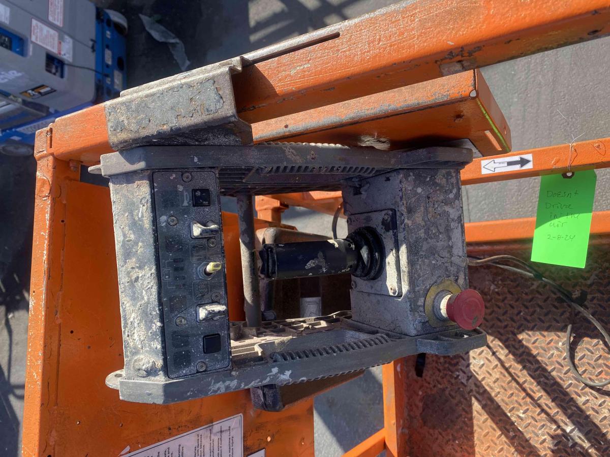 2017 JLG 1932R