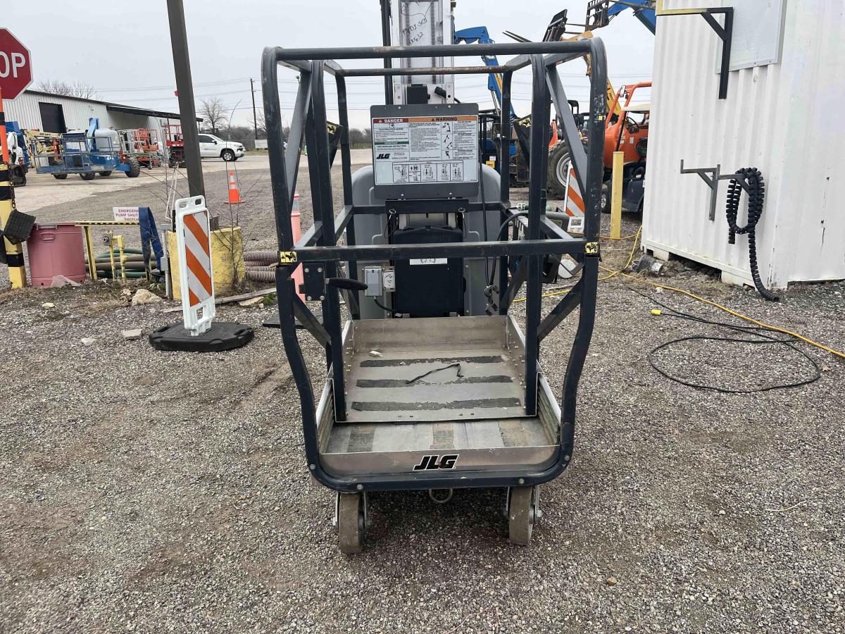 2017 JLG 20MVL