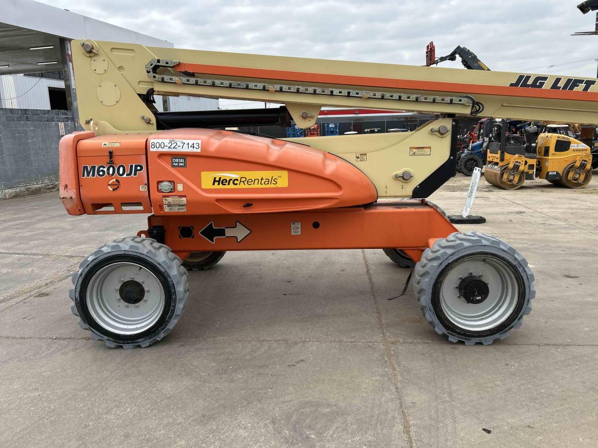 2018 JLG M600JP