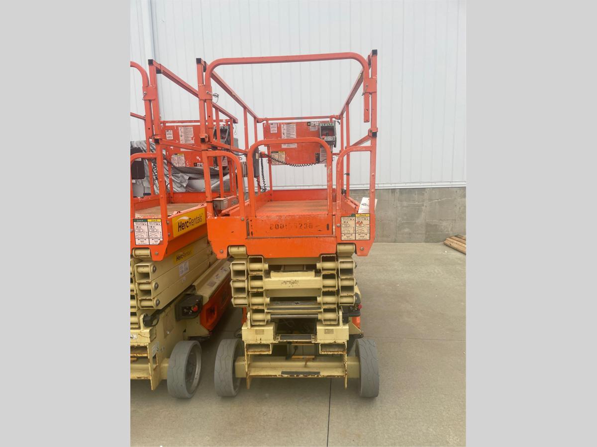 2017 JLG 3246ES