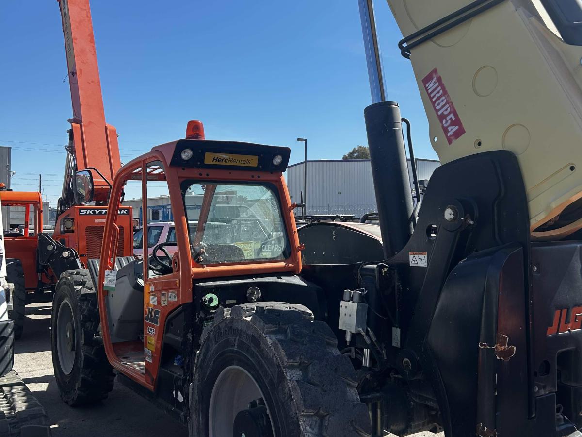 2018 JLG 1255