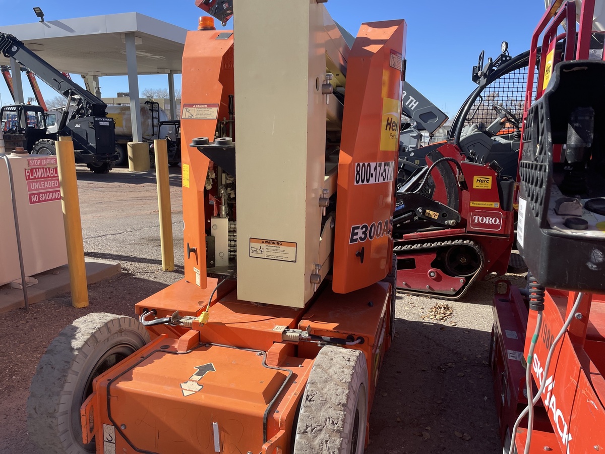 2017 JLG E300AJP-6