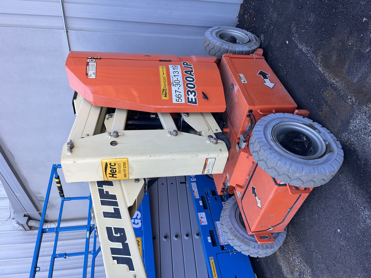 2015 JLG E300AJP-1
