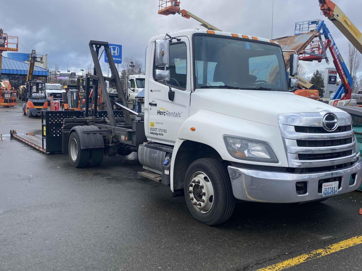 2017 Hino 258-1
