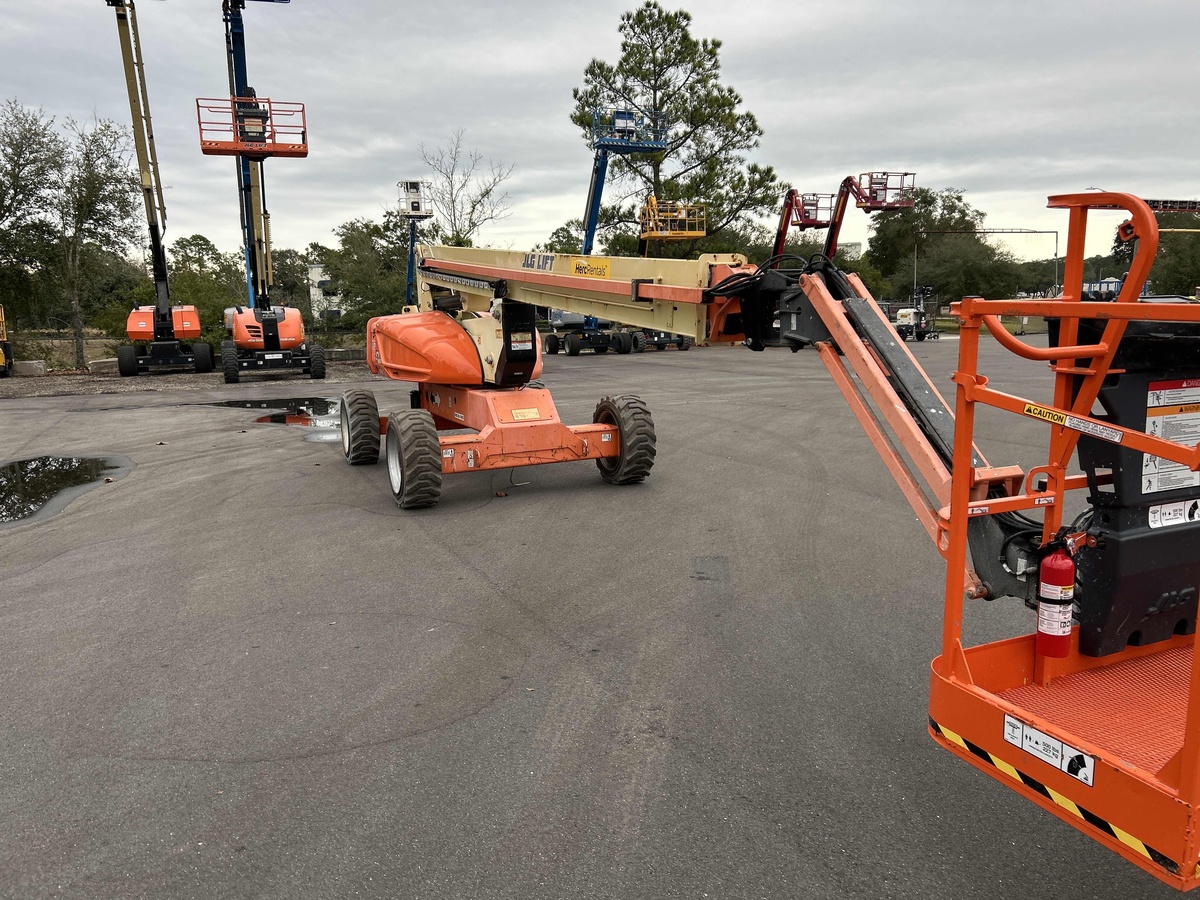 2019 JLG M600JP