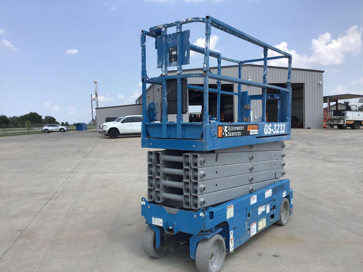 2017 Genie GS-3232