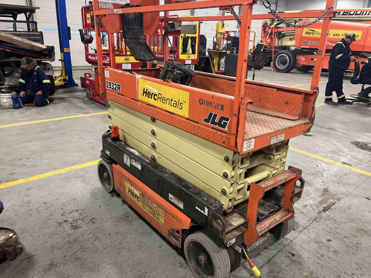 2018 JLG 1932R