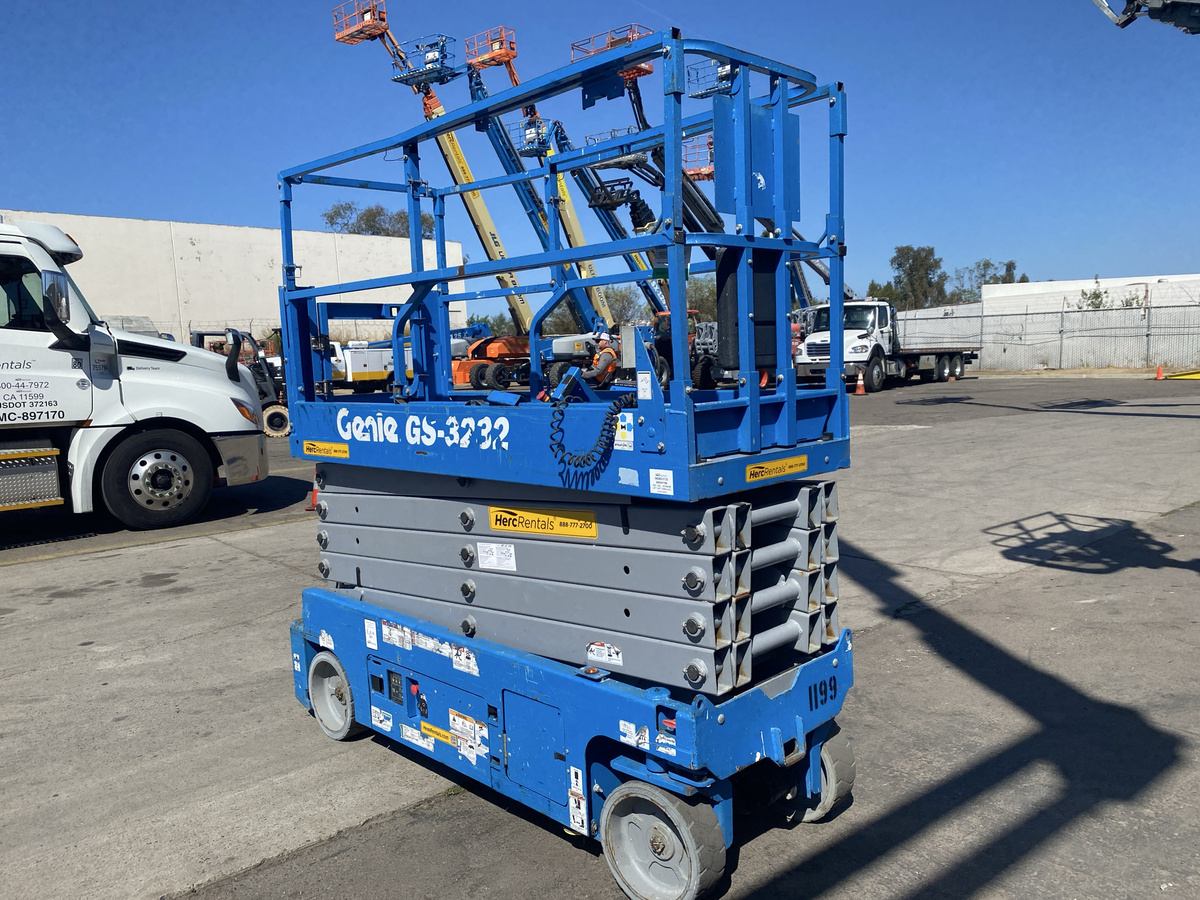 2018 Genie GS-3232