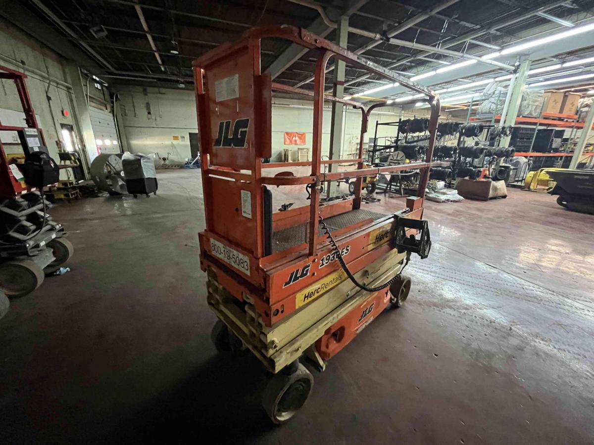 2018 JLG 1930ES