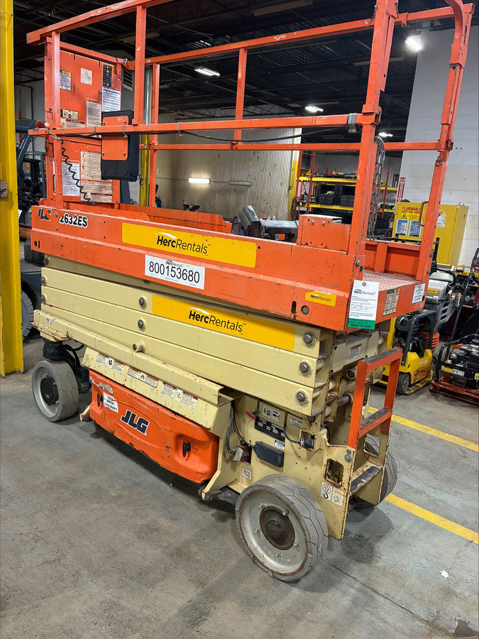 2017 JLG 2632ES-4
