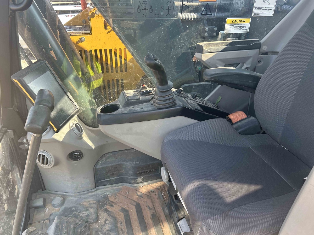 2020 Volvo ECR145EL-6