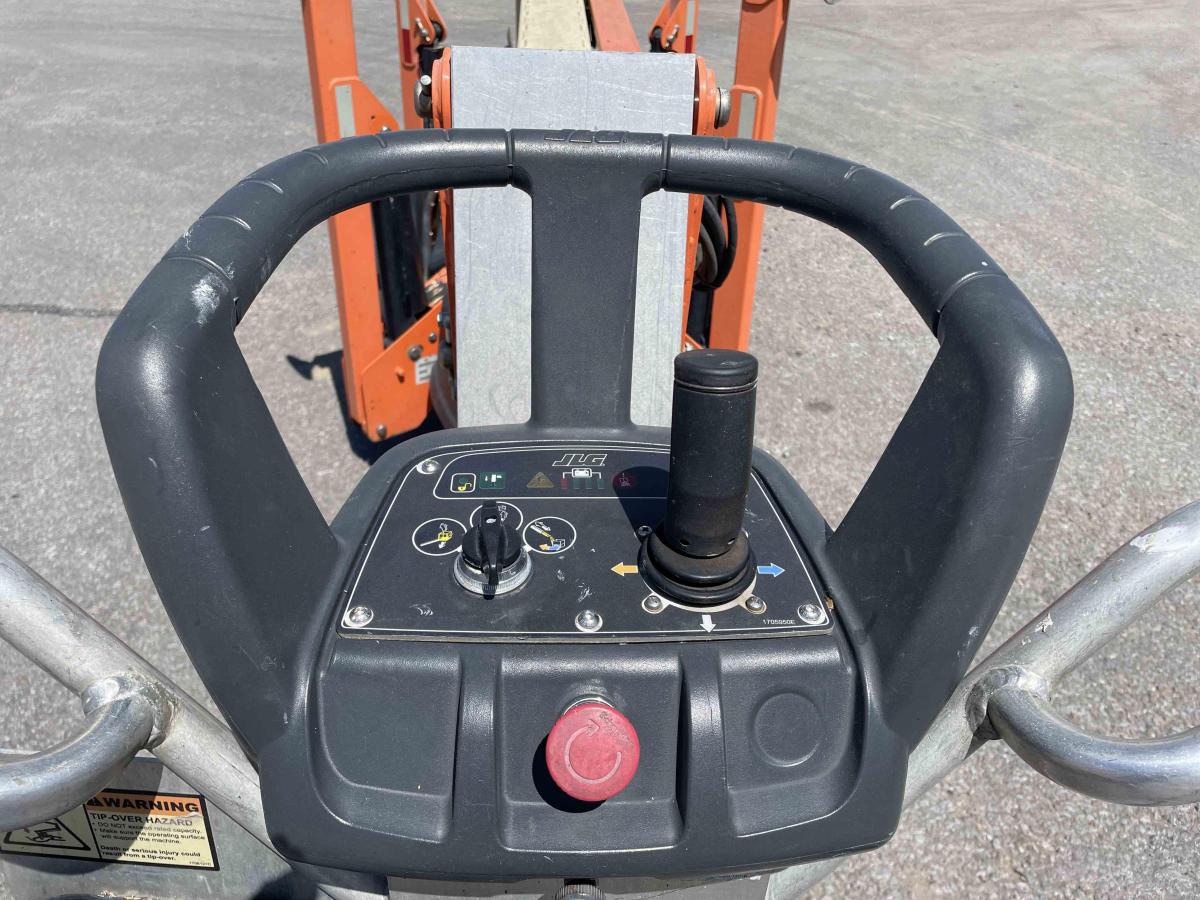 2017 JLG T500J