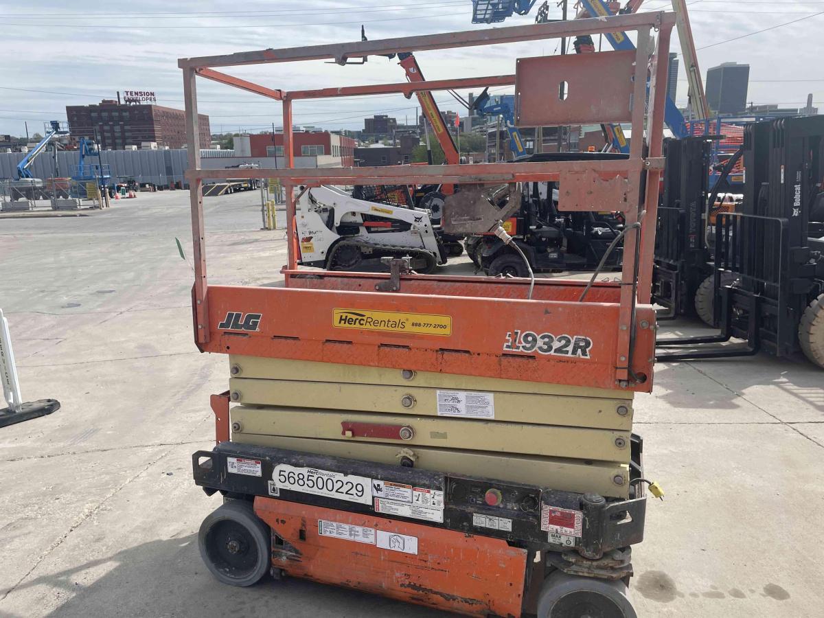 2018 JLG 1932R