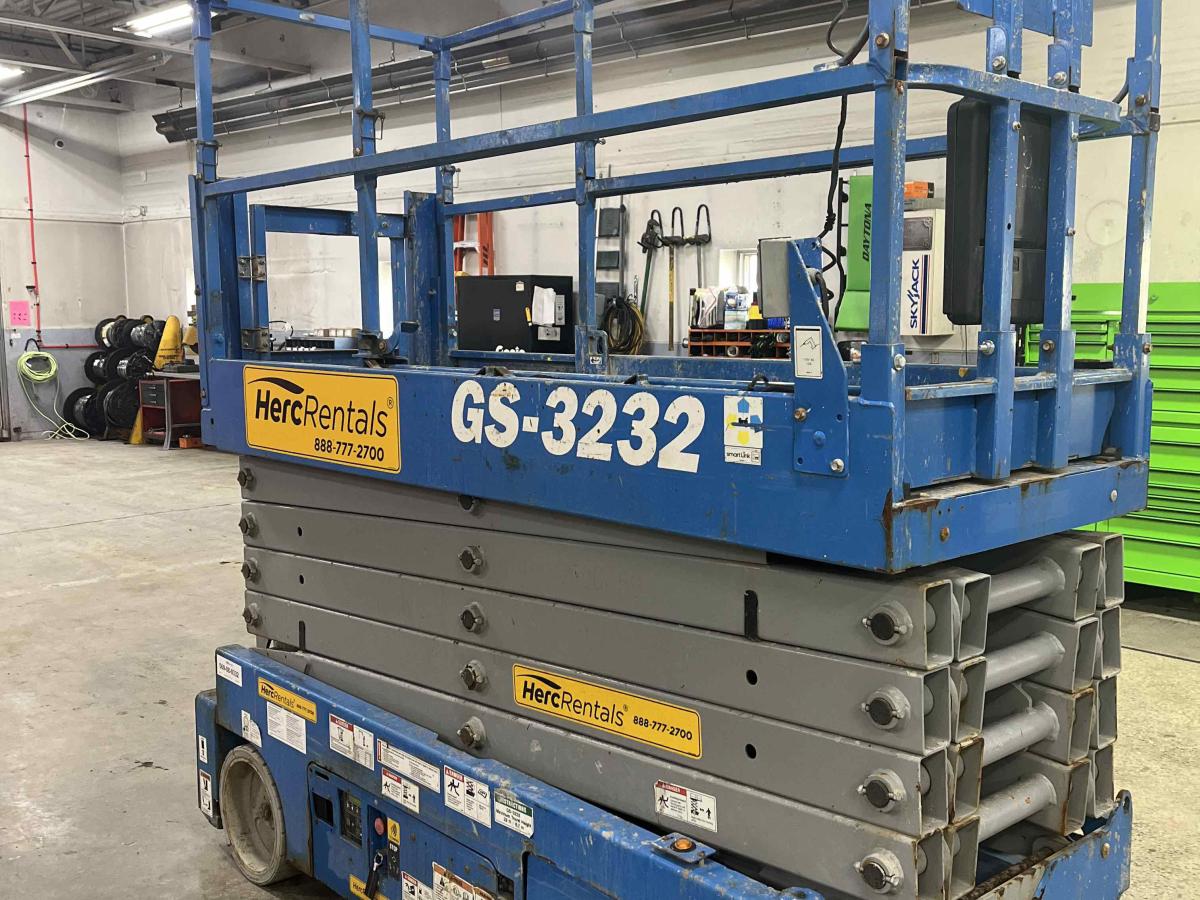 2017 Genie GS-3232
