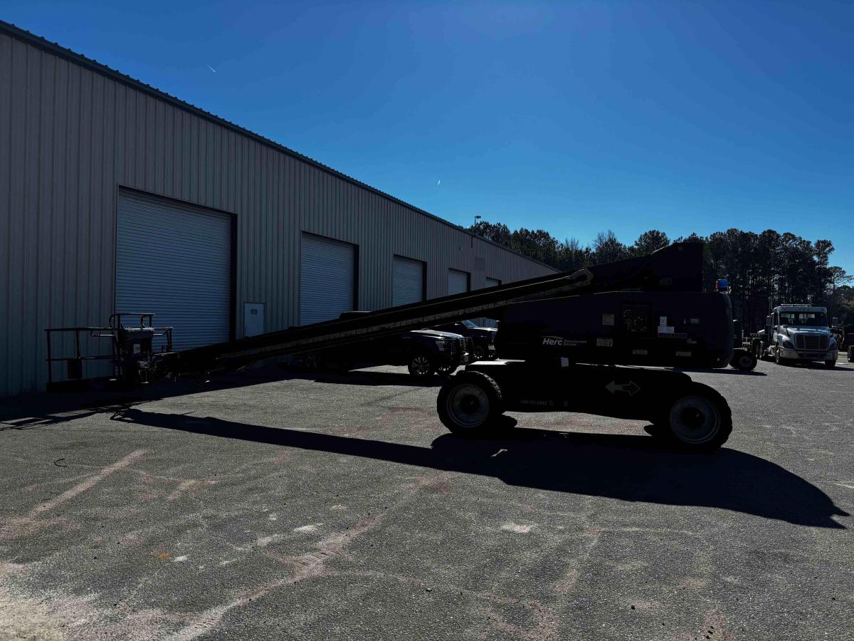 2015 JLG 800S