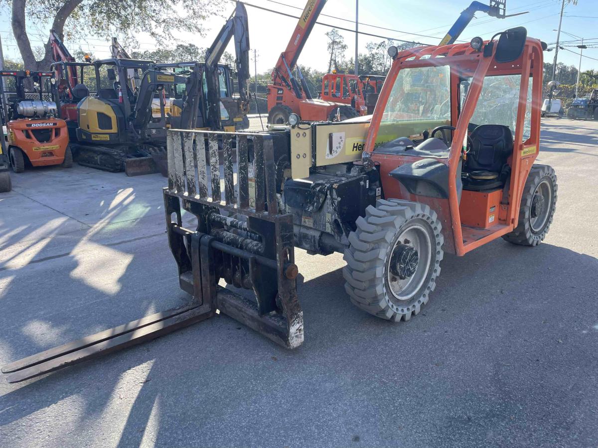 2017 JLG G5-18A