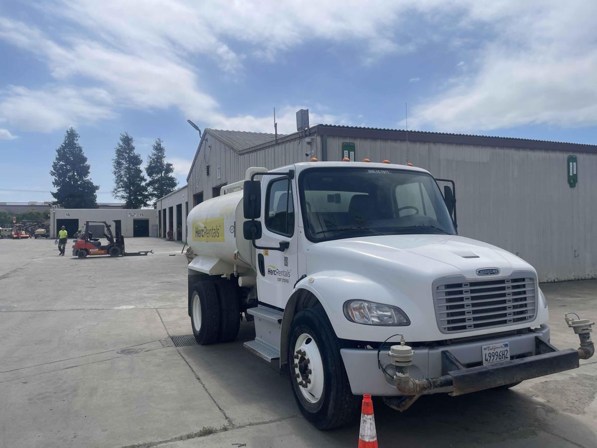 2018 Freightliner M2106
