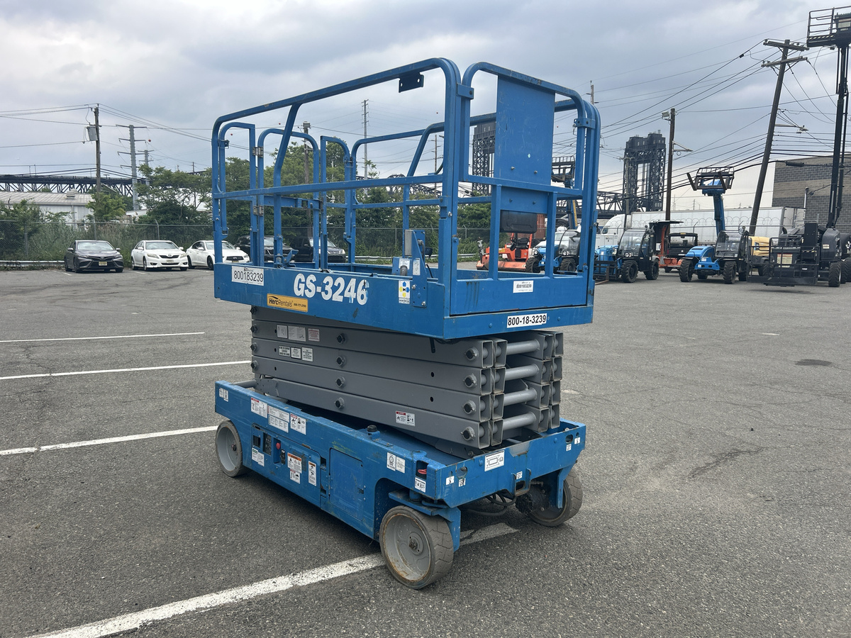 2017 Genie GS-3246-4