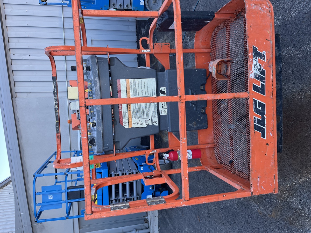 2015 JLG E300AJP-3