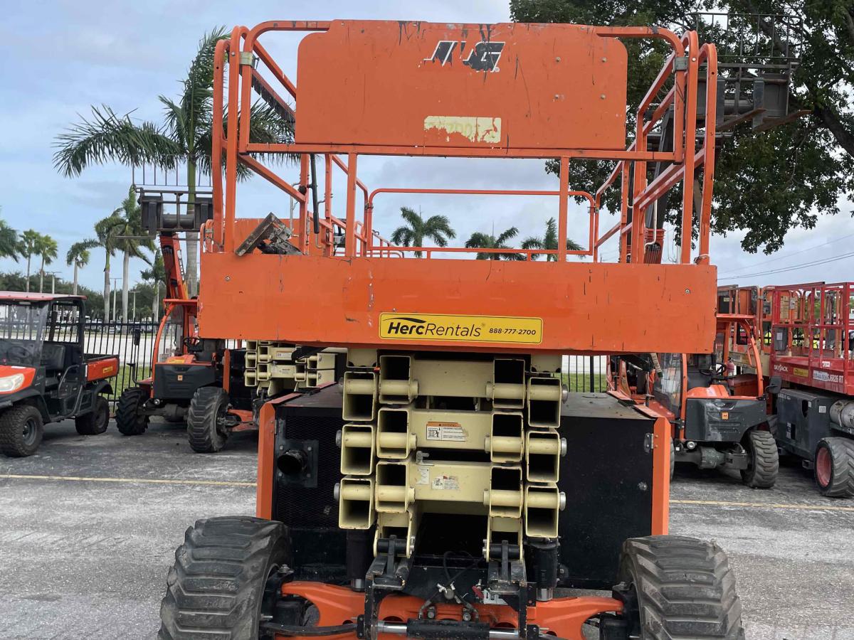 2017 JLG 430LRT