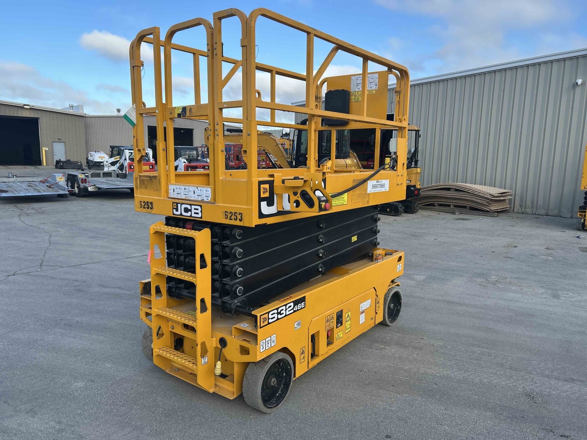 2022 JCB S3246E-4