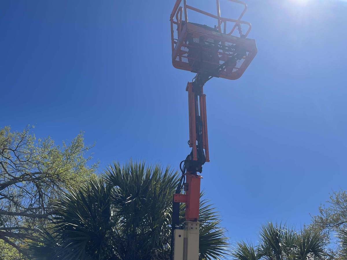 2016 JLG E300AJP-5