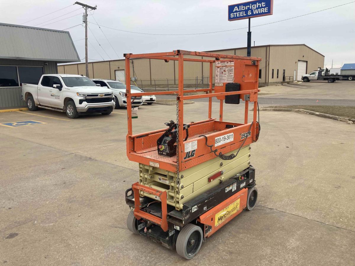 2018 JLG 1932R