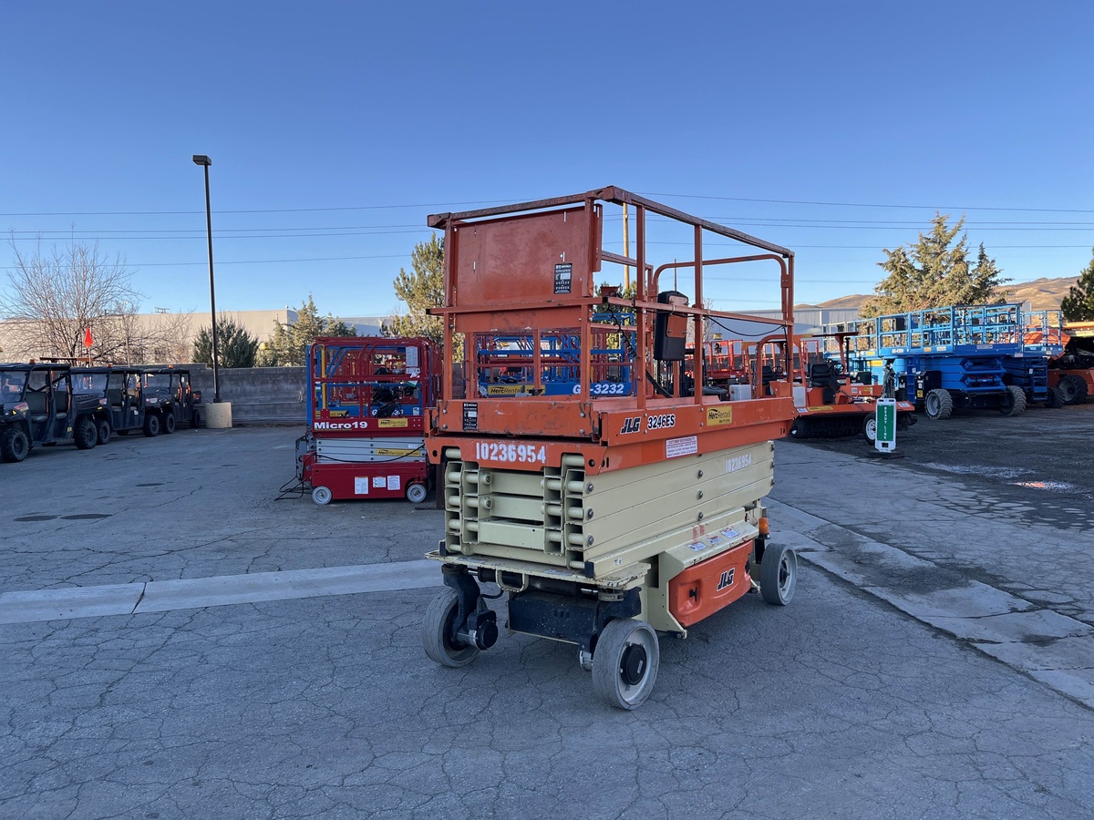 2018 JLG 3246ES