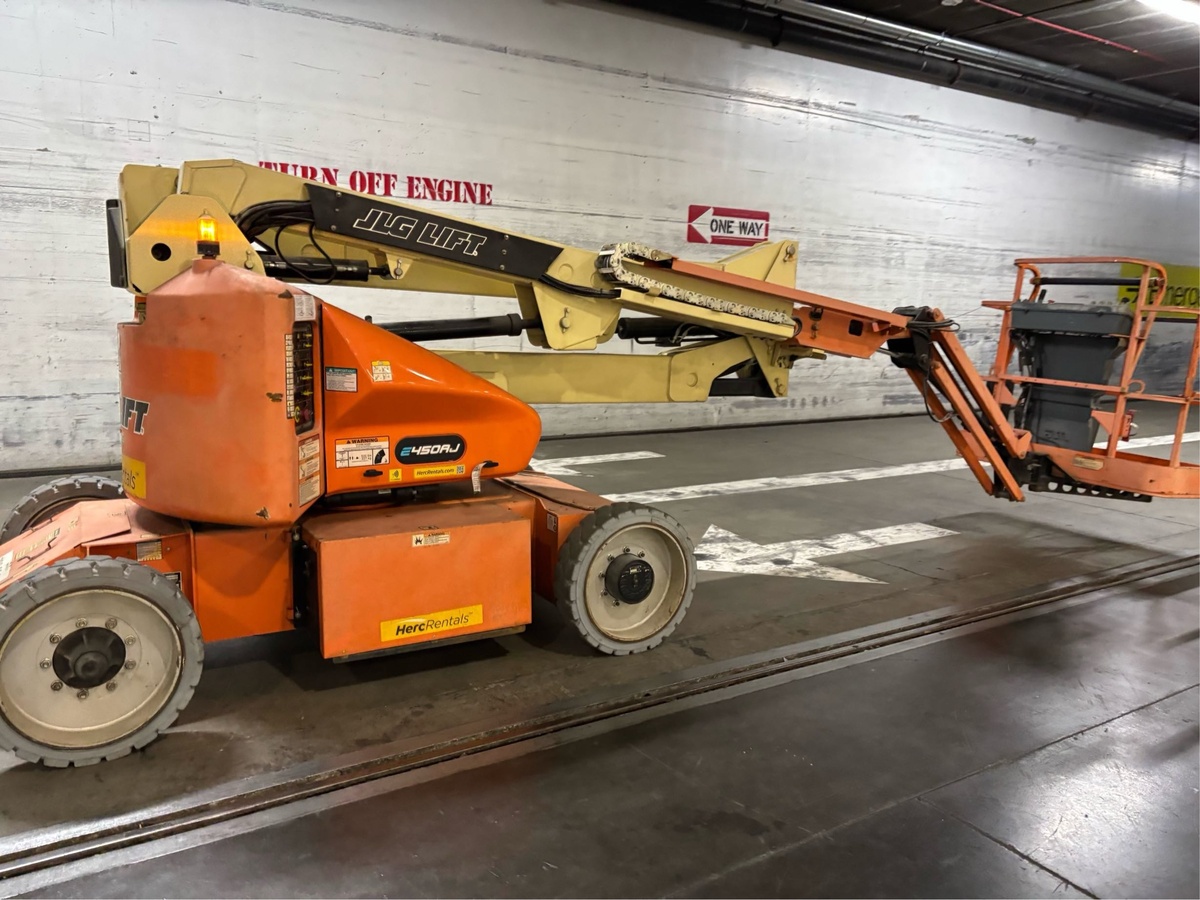 2018 JLG E450AJ-3