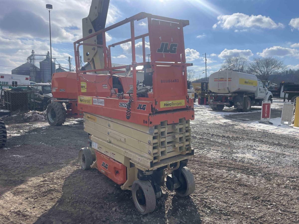 2017 JLG 2632ES