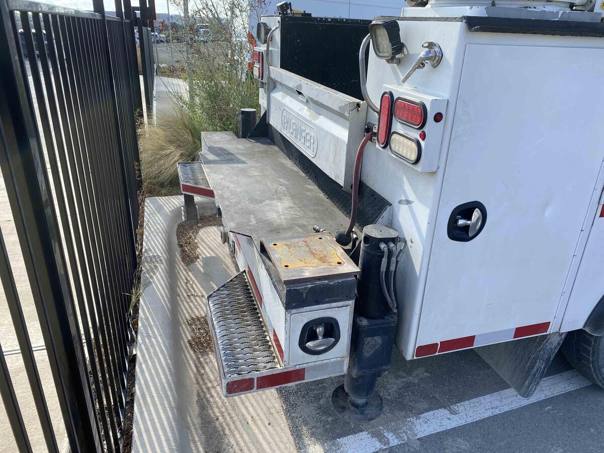 2019 Ford F550-5