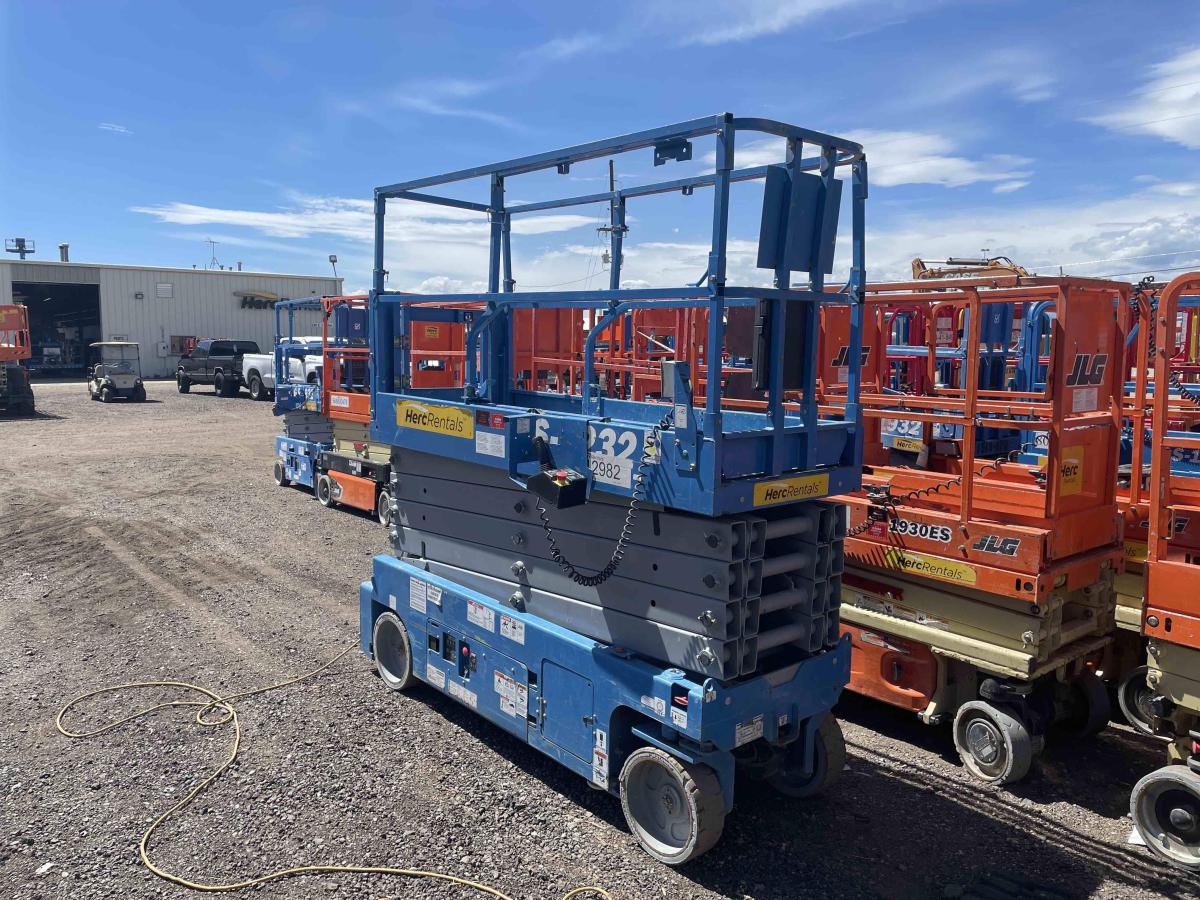 2018 Genie GS-3232