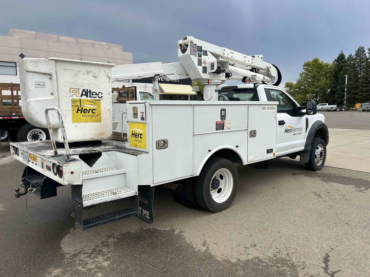 2017 Ford F550-2
