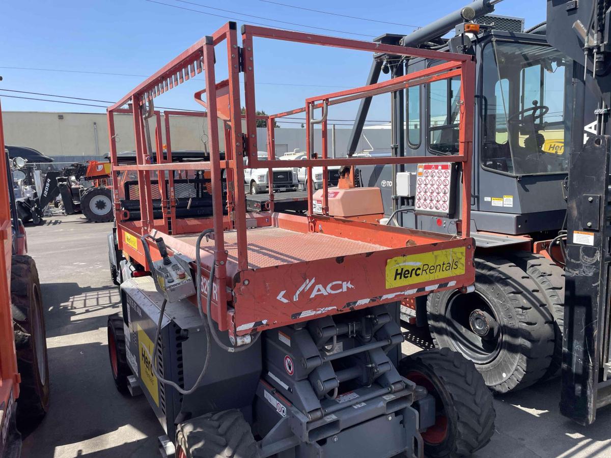 2018 Skyjack SJ-6826RT-8