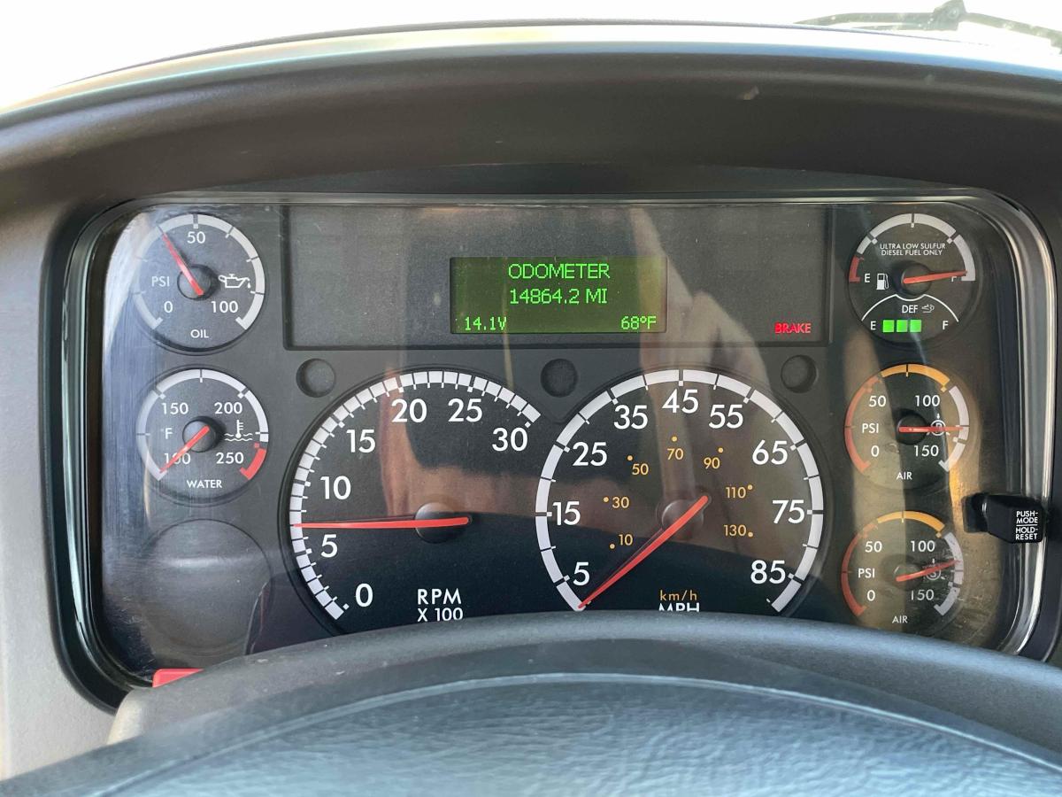 2018 Freightliner M2106