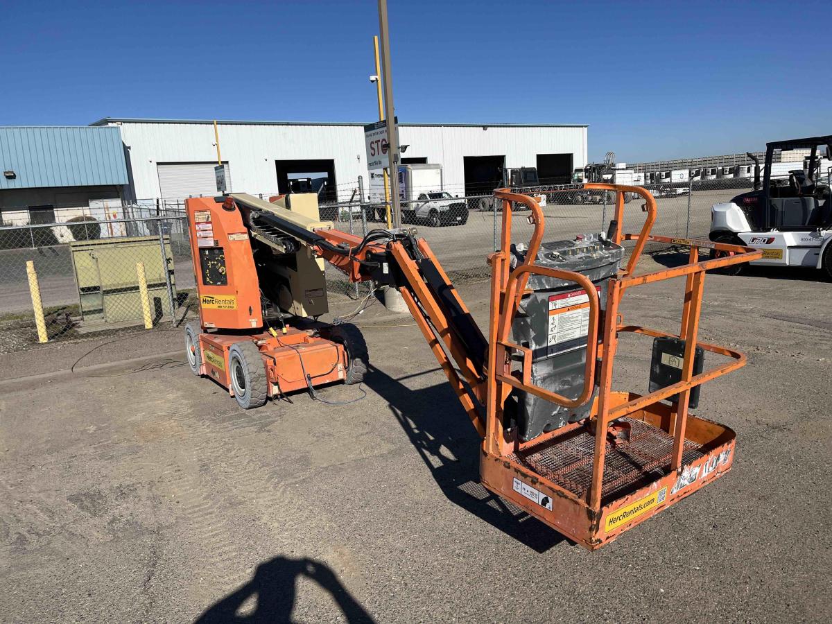 2017 JLG E300AJP