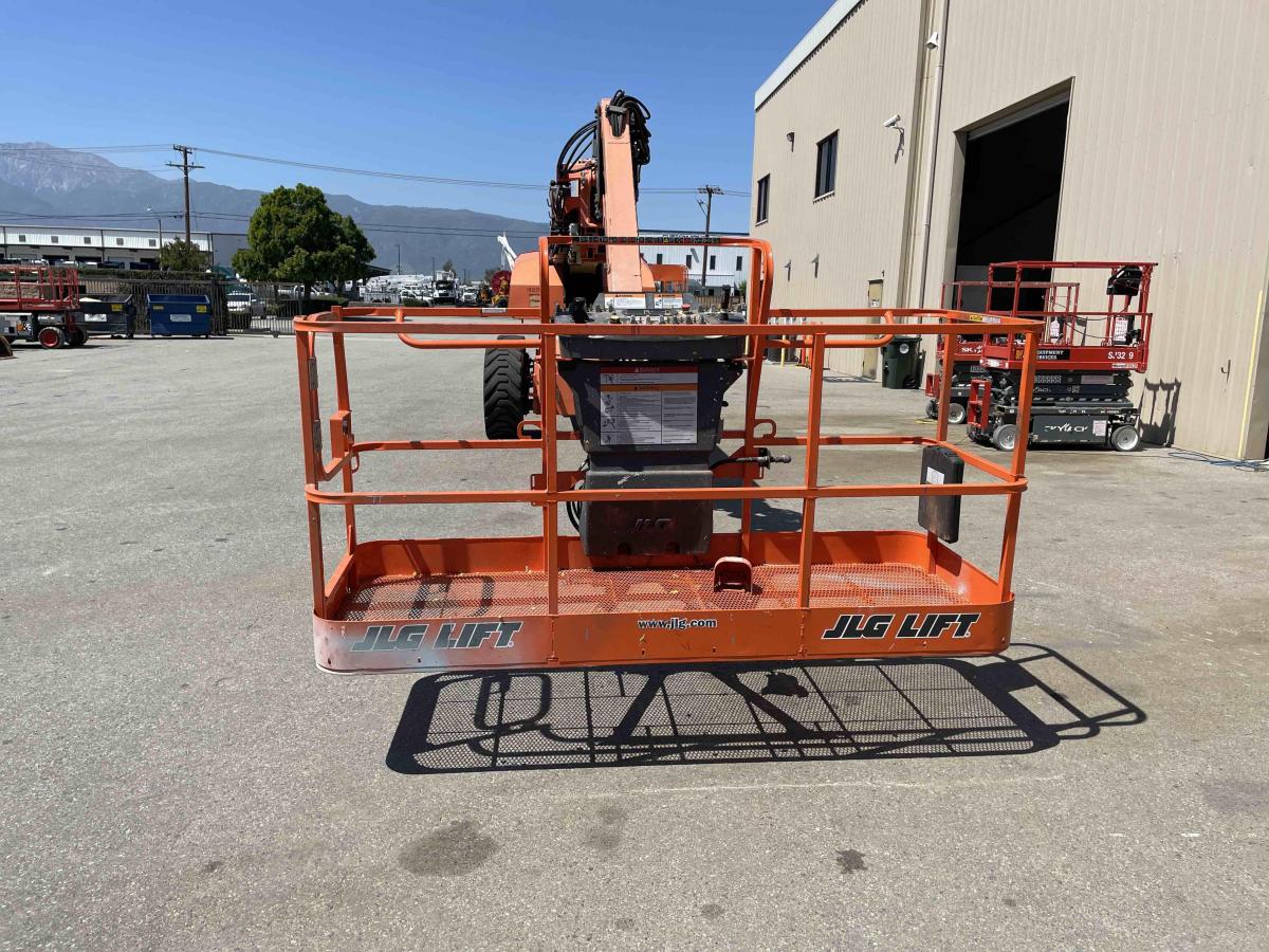 2017 JLG 1200SJP