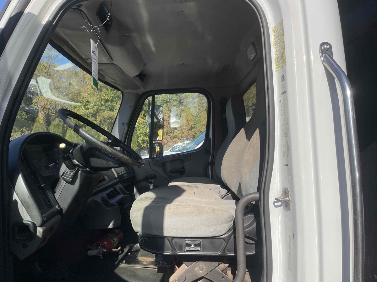 2018 Freightliner M2106-6