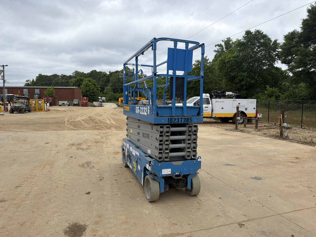 2018 Genie GS-3232
