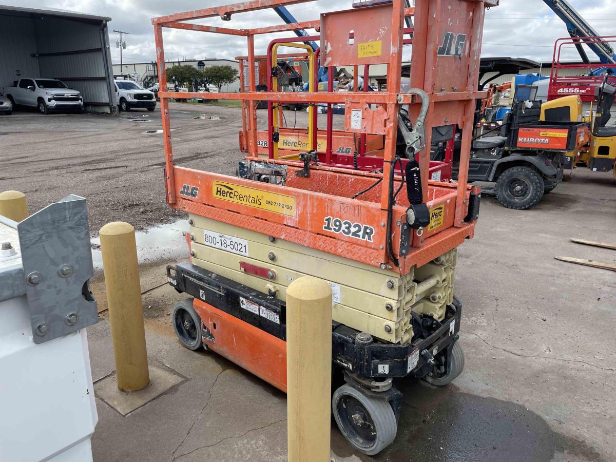 2017 JLG 1932R