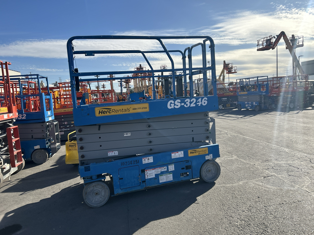 2018 Genie GS-3246