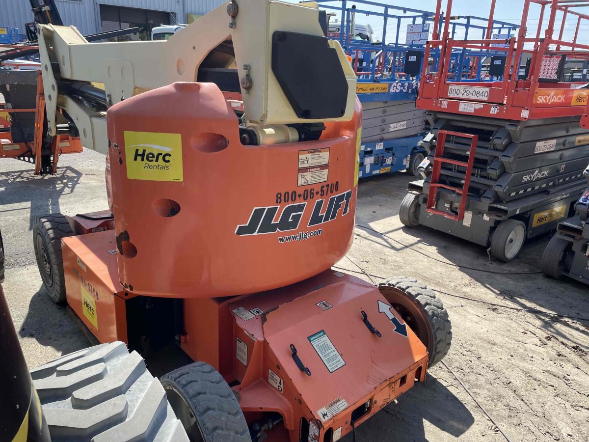 2015 JLG E400AJPN