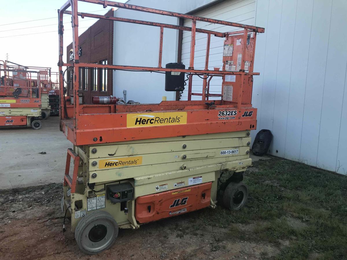 2017 JLG 2632ES