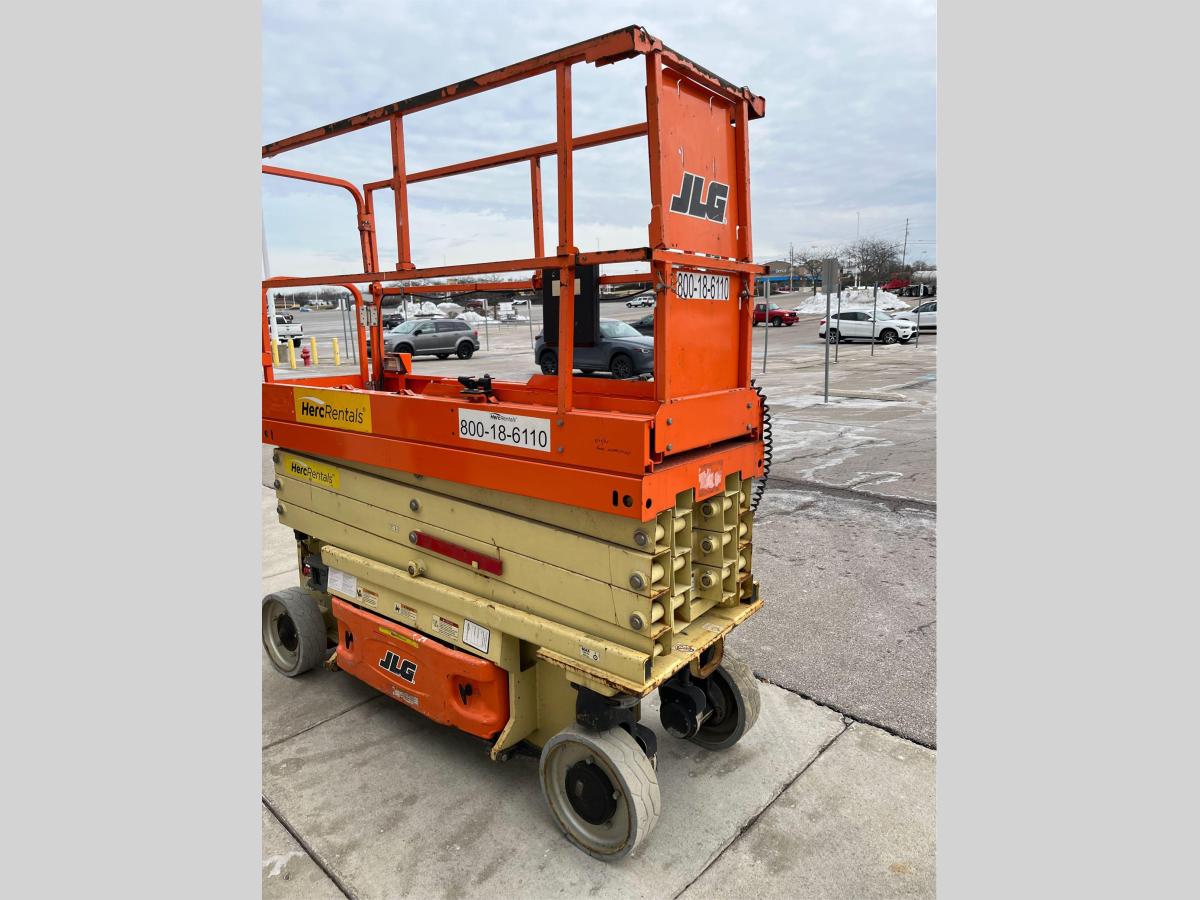 2017 JLG 2632ES