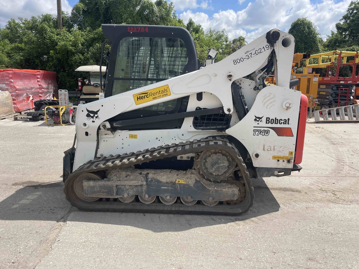 2022 Bobcat T740-2