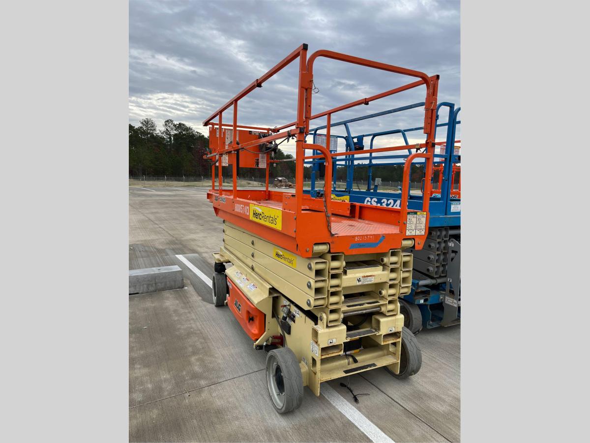 2017 JLG 3246ES